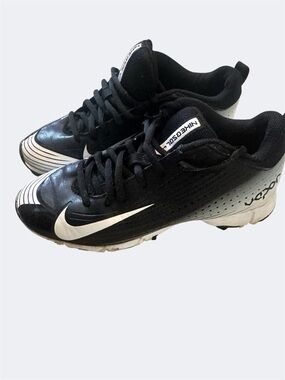 Nike Black and White Baseball Cleats with Swoosh Accent